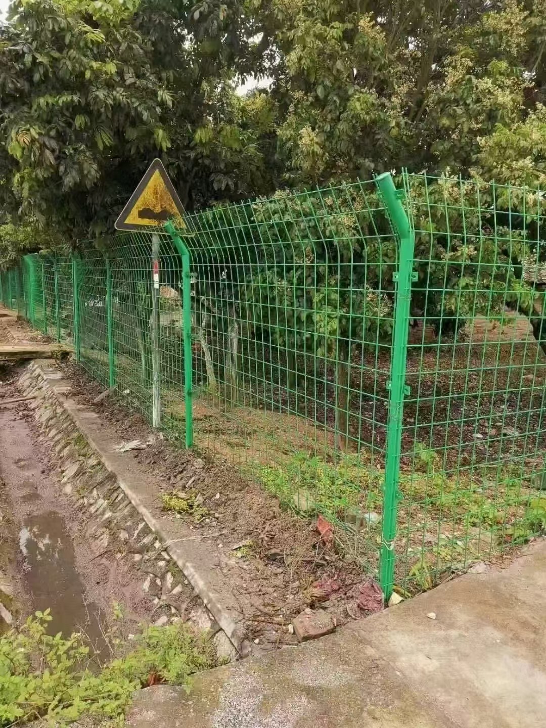 高速路防护栏网  护栏隔离网价钱  护栏网阳台护栏